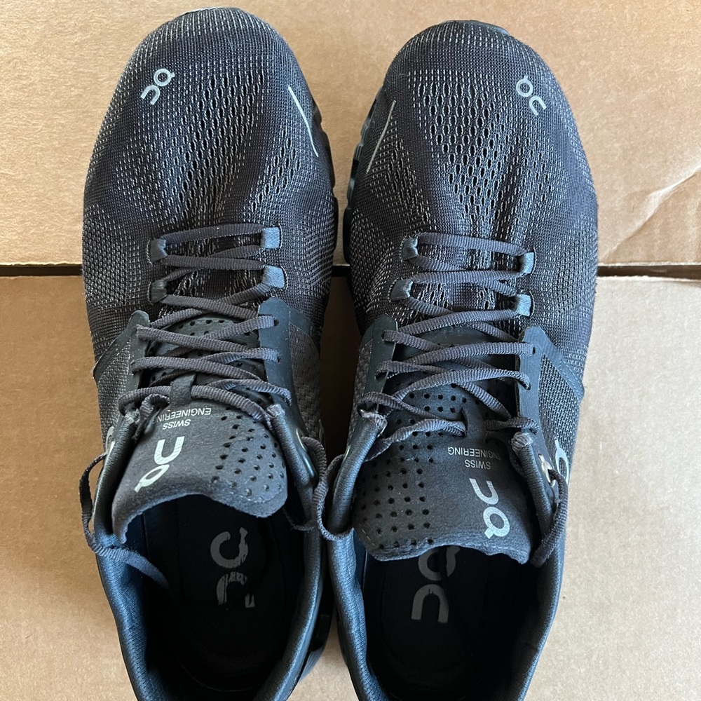 On Running Cloud X Mens Size 10.5
